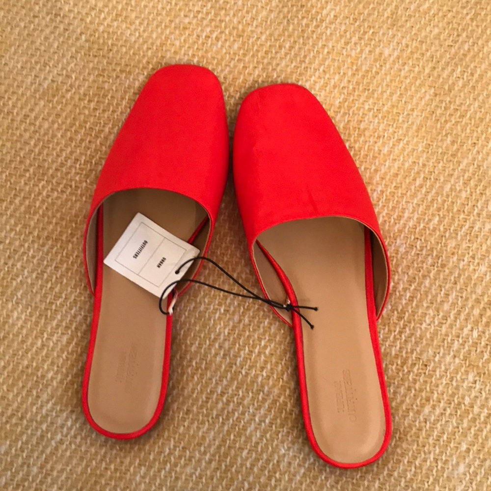🌸Urban Outfitters 🌸 amazingly cute coral mules!